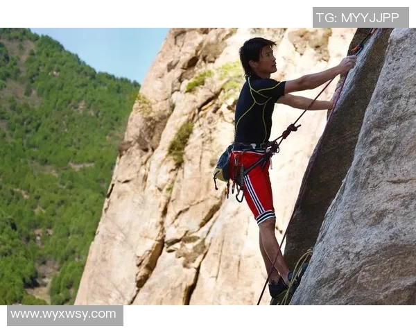 武汉攀岩队边路渗透策略解析与攀岩热点发展趋势探讨 武汉攀岩队边路渗透策略解析与攀岩热点发展趋势探讨